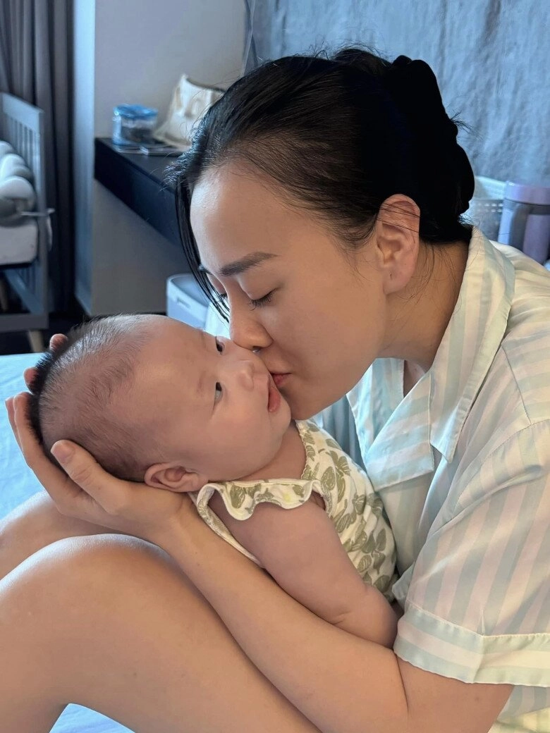 Phương oanh cho cặp song sinh với shark bình trải nghiệm máy bay hạng thương gia nam tiến công tác dài ngày cùng mẹ - 8