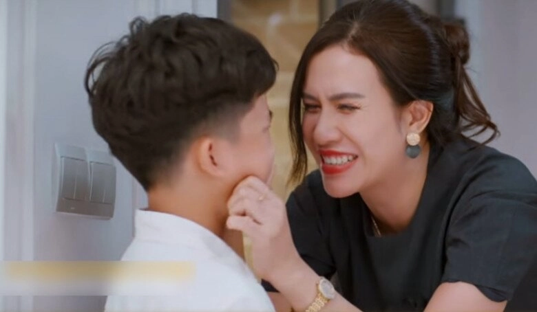Phương oanh diễn cảnh tát chảy máu miệng kẻ bắt nạt con trai ở tiệc sinh nhật phụ huynh việt tràn vào bình luận - 3