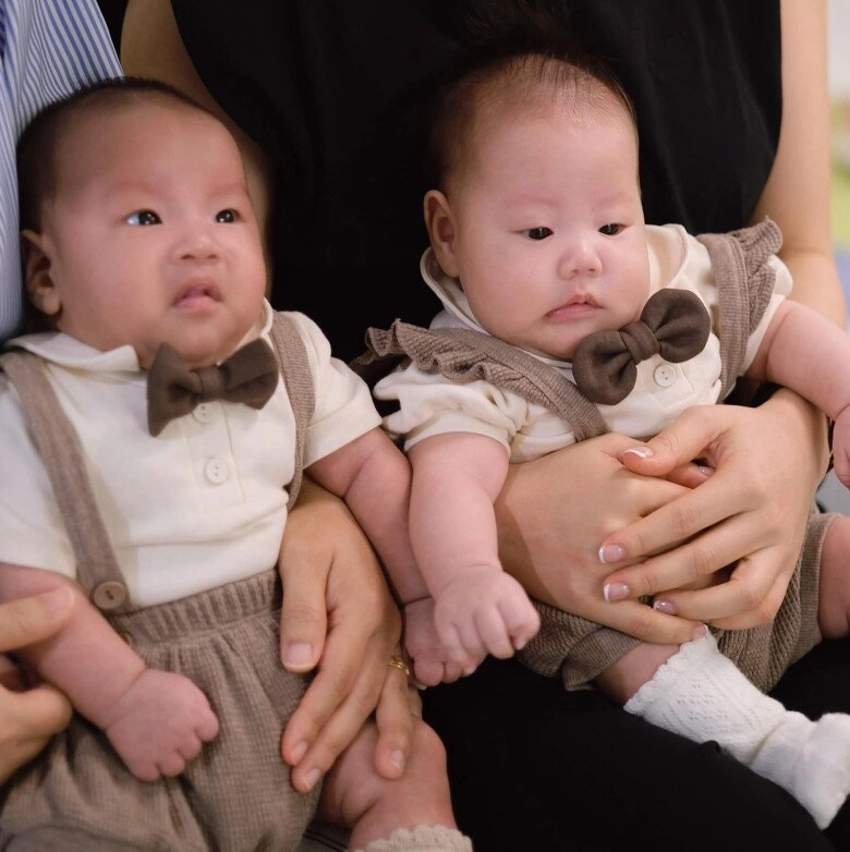 Phương oanh được khen khéo đẻ 2 nhóc tì song sinh háu ăn mới nửa tuổi đã được cho làm xiếc - 11