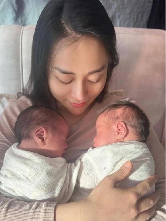 Phương oanh khóc nức nở kể sự cố nguy hiểm khi sinh con công khai tên thật của cặp sinh đôi với shark bình - 5