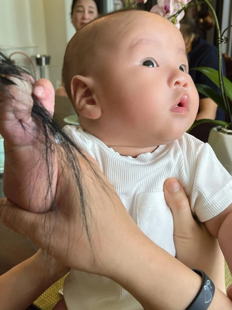 Phương oanh mách tội con trai khiến chồng đại gia vội lên tiếng phản hồi cái liếc mắt của quý tử gây sốt - 3