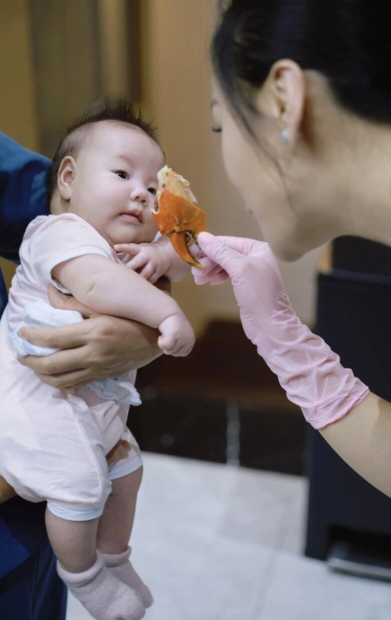 Phương oanh tố con gái shark bình dám nhếch mép cười đểu hơn nửa tuổi đã có cả rổ meme - 5