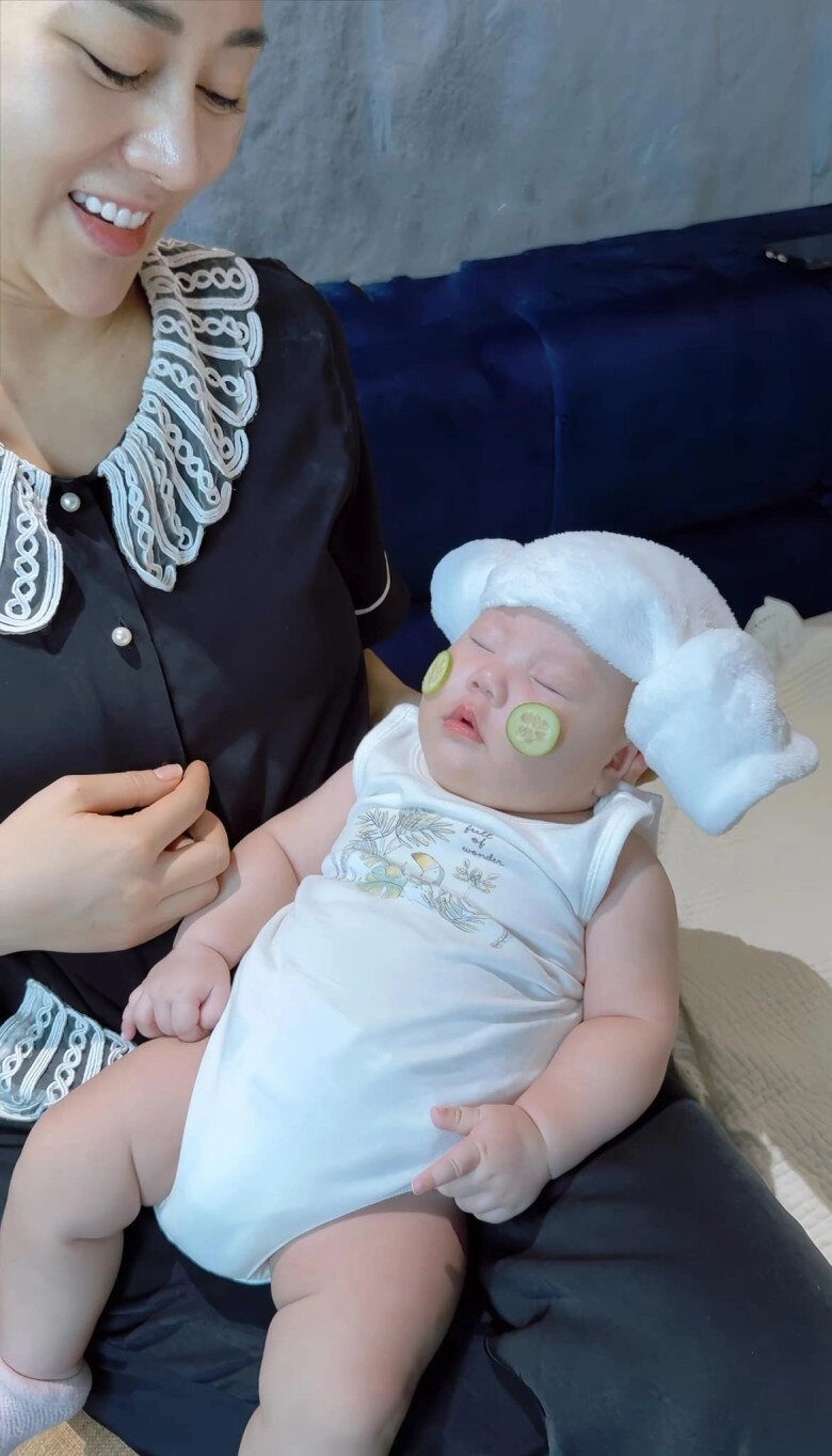 Phương oanh tố con gái shark bình dám nhếch mép cười đểu hơn nửa tuổi đã có cả rổ meme - 8