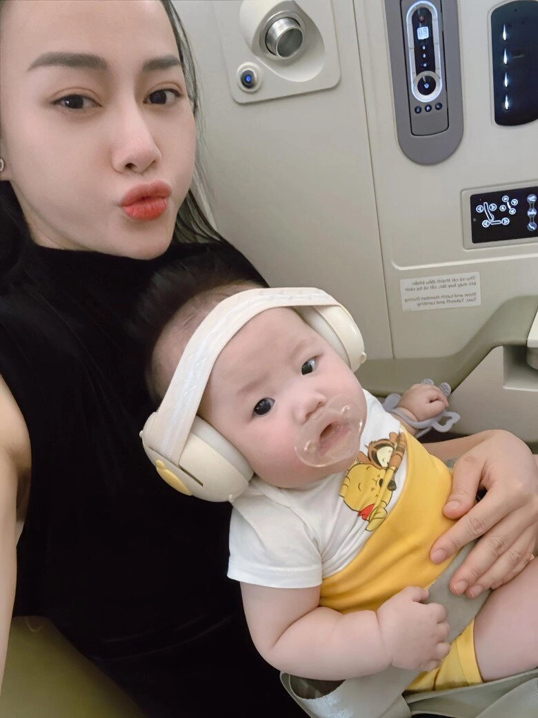 Phương oanh tố con gái shark bình dám nhếch mép cười đểu hơn nửa tuổi đã có cả rổ meme - 15
