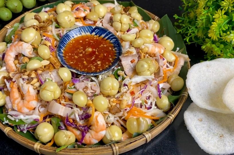 Quả đặc sản mọc chi chít từ gốc tới ngọn chín vàng ở an giang - 3