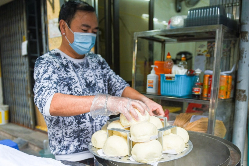 Quán bánh bao chảnh nhất hà nội ngày chỉ làm đúng 200 cái khách xếp hàng dài ai không chờ được cứ về - 1