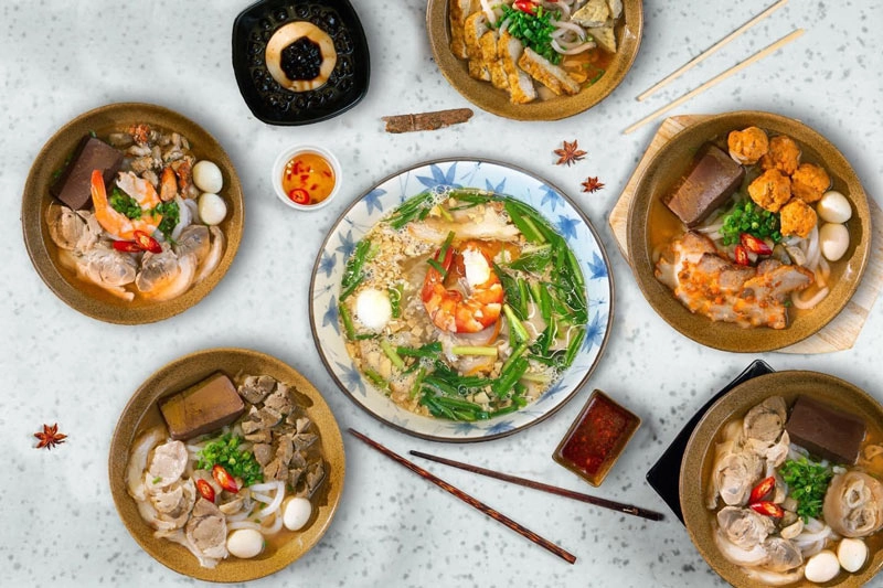 Quán bánh canh chuẩn vị sài gòn giữa lòng hà nội ngày bán 300 suất khách xếp hàng chờ mua giá 100000 đồngbát - 1