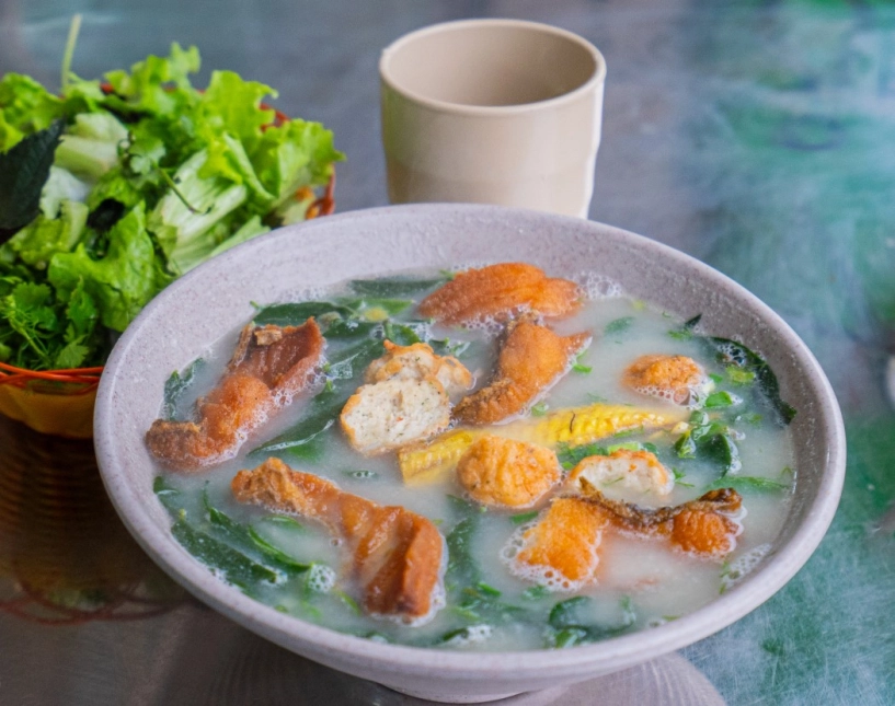 Quán bún cá sữa duy nhất ở hà nội hương vị độc lạ bán hơn 1000 bát ngày nhân viên phục vụ không ngơi tay - 2