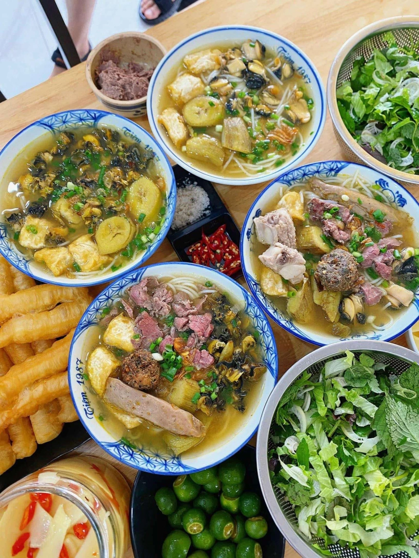 Quán bún ruột của thủ môn đình triệu hút khách cô chủ bán 300 suất mỗi ngày - 3