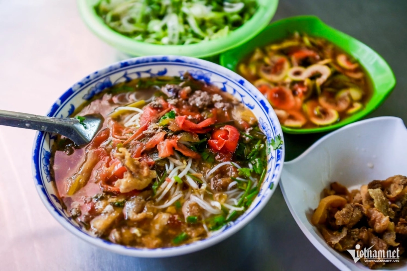 Quán bún sung 40 năm ở nam định chỉ 10 nghìnbát hết veo cả tạ bún mỗi ngày - 4