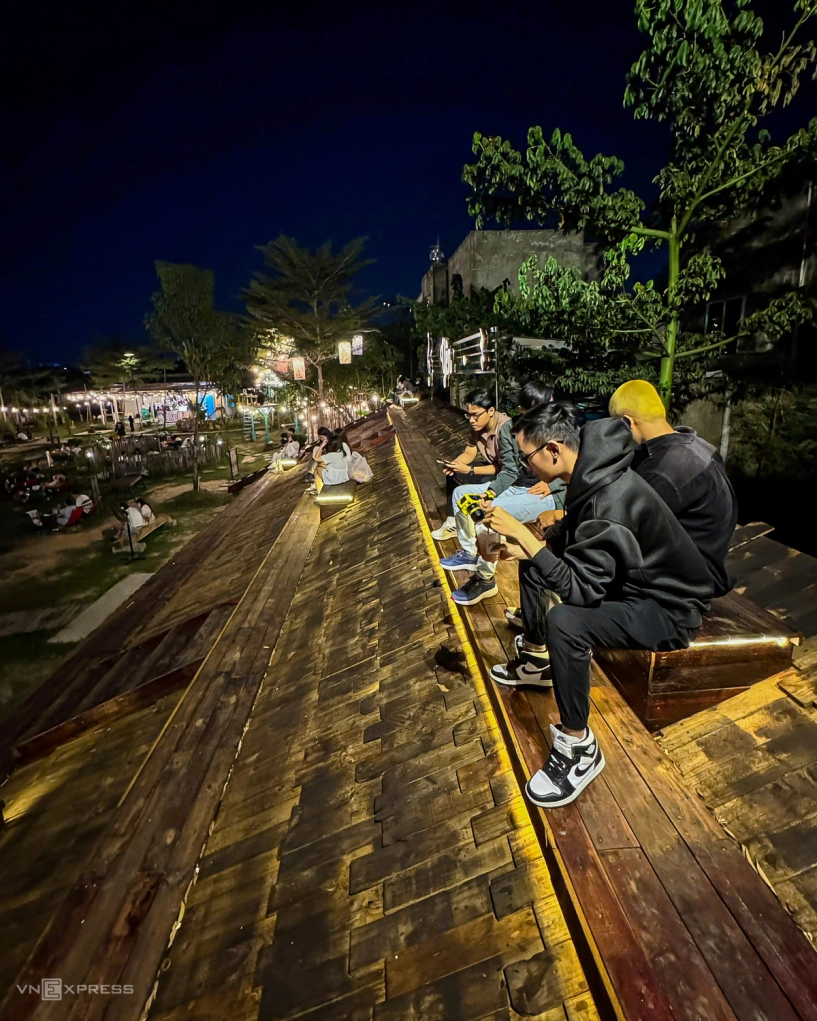 Quán cà phê cho khách ngồi trên mái nhà - 5
