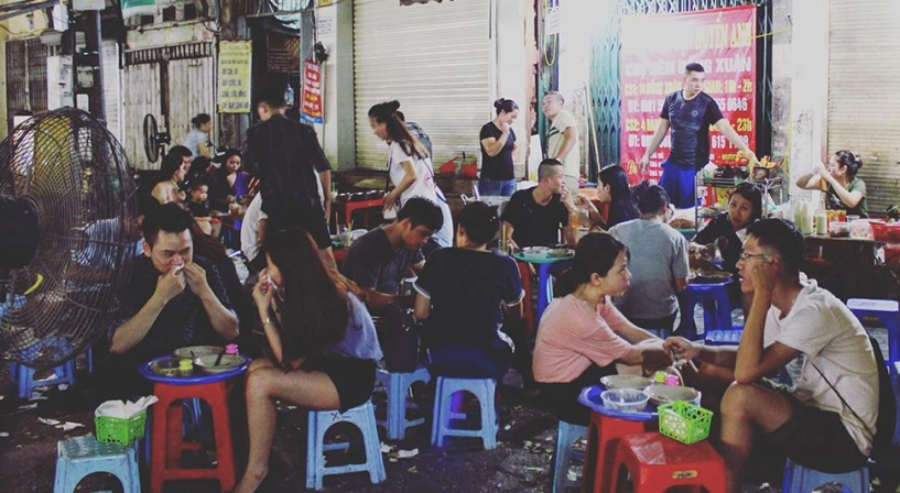 Quán cháo sườn đắt nhất hà nội khách xếp hàng để được ngồi vỉa hè ăn cháo đông hay hè vẫn bán 500 bátngày - 4