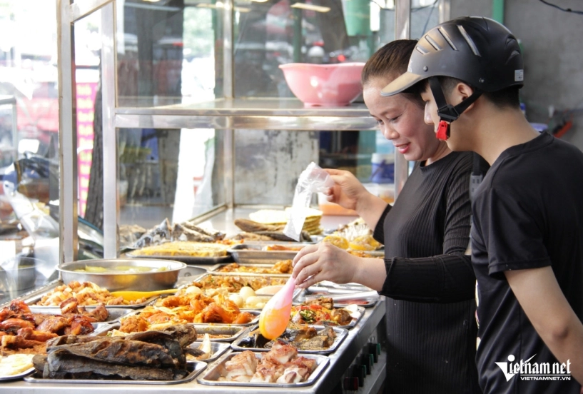 Quán cơm độc đáo ở tphcm anh chủ nấu 30 món mỗi ngày không cần nồi - 9