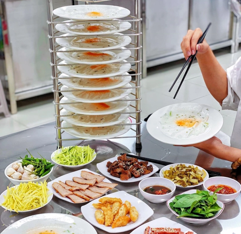 Quán hiếm hoi ở hà nội bán món tốn đĩa nhất việt nam hương vị siêu cuốn khách vừa ăn vừa đếm đĩa - 2