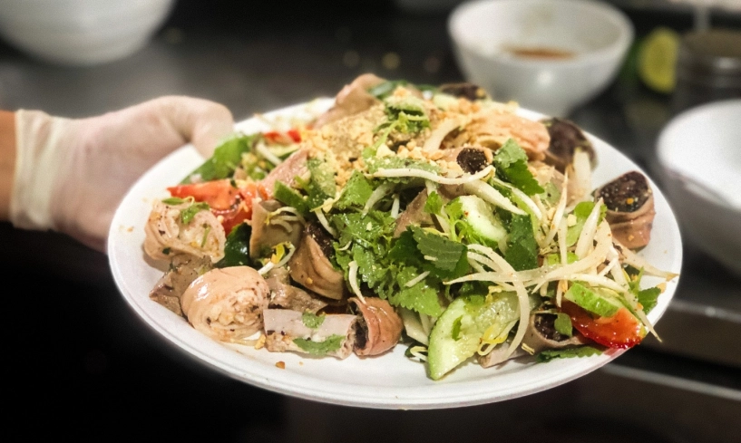 Quán lòng 40 năm tuổi ở hà nội chuyên những món độc nhất vô nhị khách muốn ăn phải đặt trước vài ngày - 3