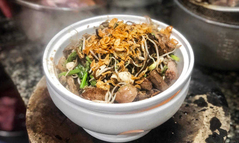 Quán lòng 40 năm tuổi ở hà nội chuyên những món độc nhất vô nhị khách muốn ăn phải đặt trước vài ngày - 4