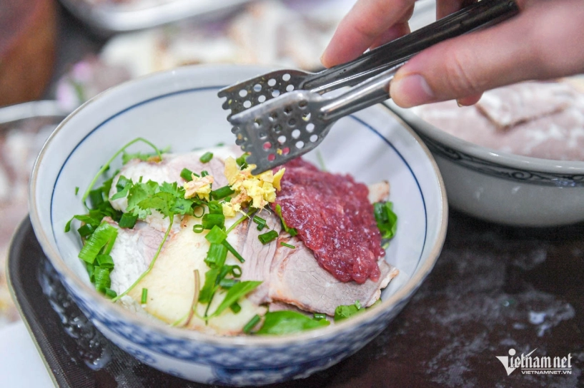 Quán phở ở hà nội kín thực khách cô chủ 24 tuổi từng thái thịt tới chai tay - 2
