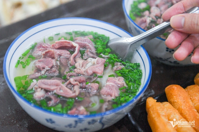 Quán phở ở hà nội kín thực khách cô chủ 24 tuổi từng thái thịt tới chai tay - 7