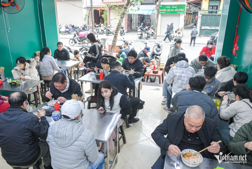 Quán phở ở hà nội kín thực khách cô chủ 24 tuổi từng thái thịt tới chai tay - 8