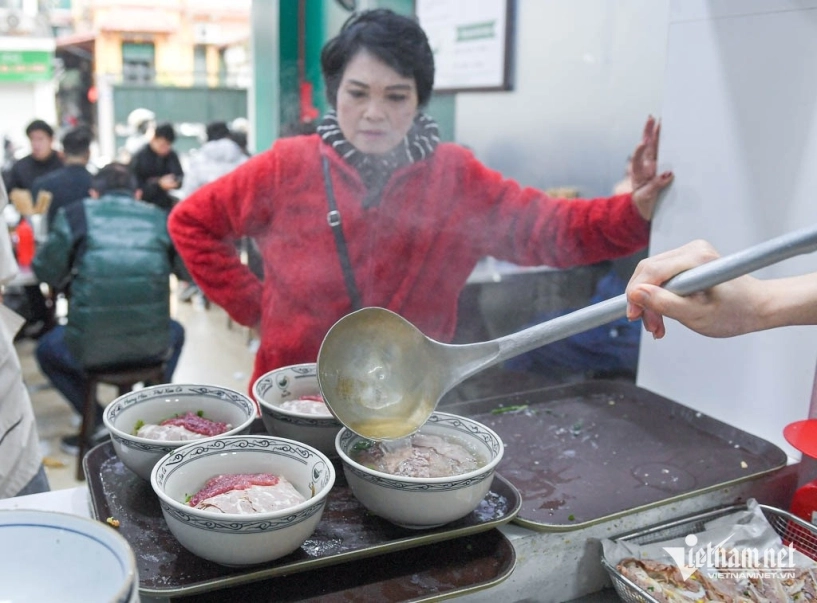 Quán phở ở hà nội kín thực khách cô chủ 24 tuổi từng thái thịt tới chai tay - 10