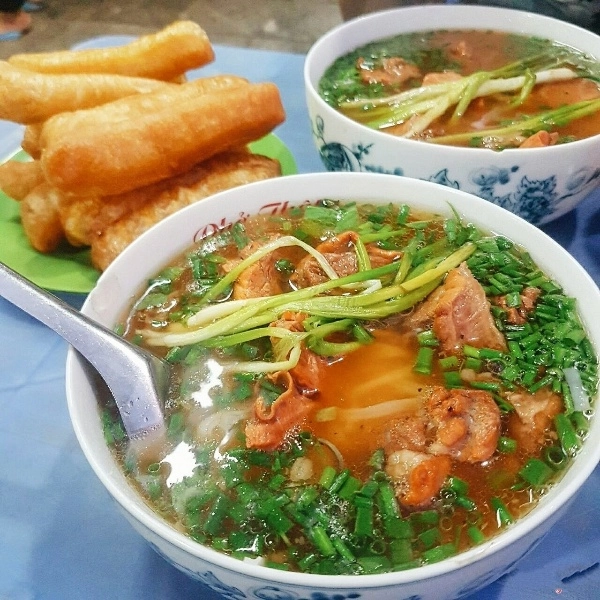 Quán phở thật thà nhất hà nội 40 năm chỉ mở bán đêm khuya ban ngày khách thèm mấy cũng không có để ăn - 1