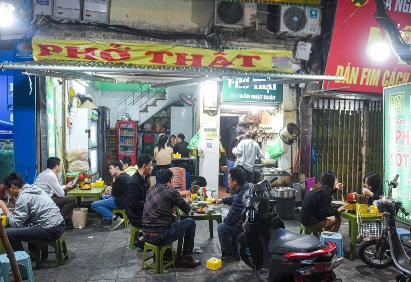 Quán phở thật thà nhất hà nội 40 năm chỉ mở bán đêm khuya ban ngày khách thèm mấy cũng không có để ăn - 3