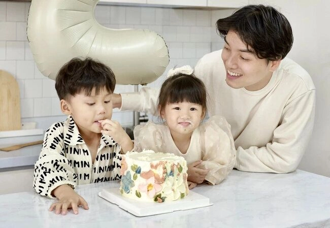 quý ròm ngọc trai bị bạn bè xa lánh vì quá nổi tiếng 29 tuổi thành bố bỉm sữa vợ sai gì cũng làm - 12