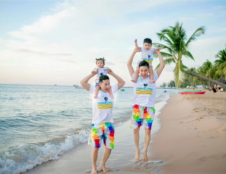 Quý tử của thanh đoàn giống hà trí quang như đúc được ba chăm bẵm từ nhỏ nên lúc nào cũng dính như sam - 3