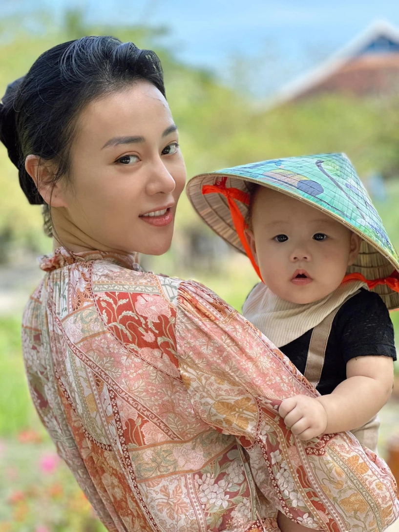 Quý tử là bản sao shark bình nhà phương oanh chuẩn con nhà giàu hết cưỡi du thuyền nay ngồi xe sang ngắm đường phố - 11