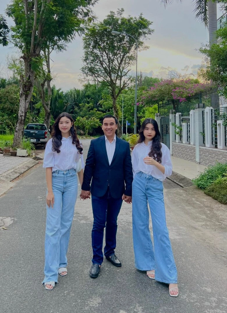 Quyền linh bật khóc vì không được ngồi ghế giảng đường đại học nay mơ ước 2 ái nữ giúp ba hoàn thành nguyện vọng - 2