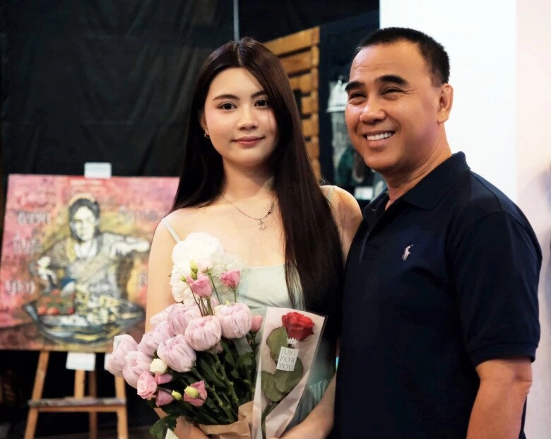 Quyền linh được fan bao vây tặng quà chưng hửng vì câu nói gửi cho lọ lem - hạt dẻ chứ không phải chú - 8