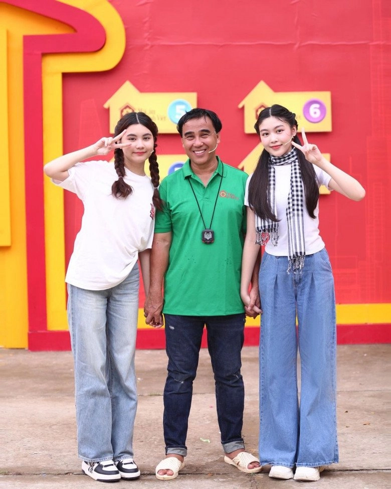 Mẹ ruột mc quyền linh viên mãn tuổi xế chiều được 2 cháu gái xinh chăm lo con trai nổi tiếng xây nhà báo hiếu - 14