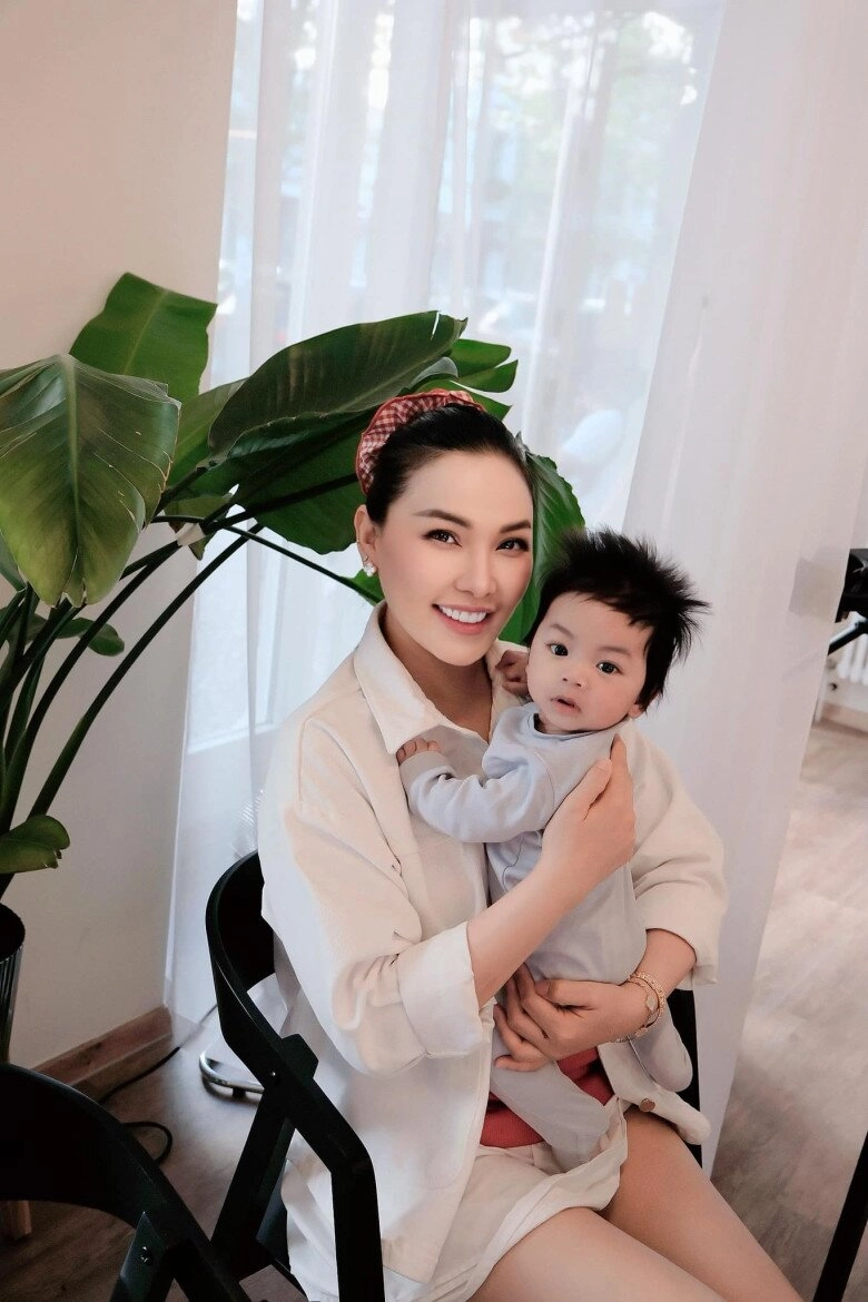 Quỳnh thư nói về luật nhân quả vận vào đời mình vất vả chăm sóc con trai nơi xứ người - 6