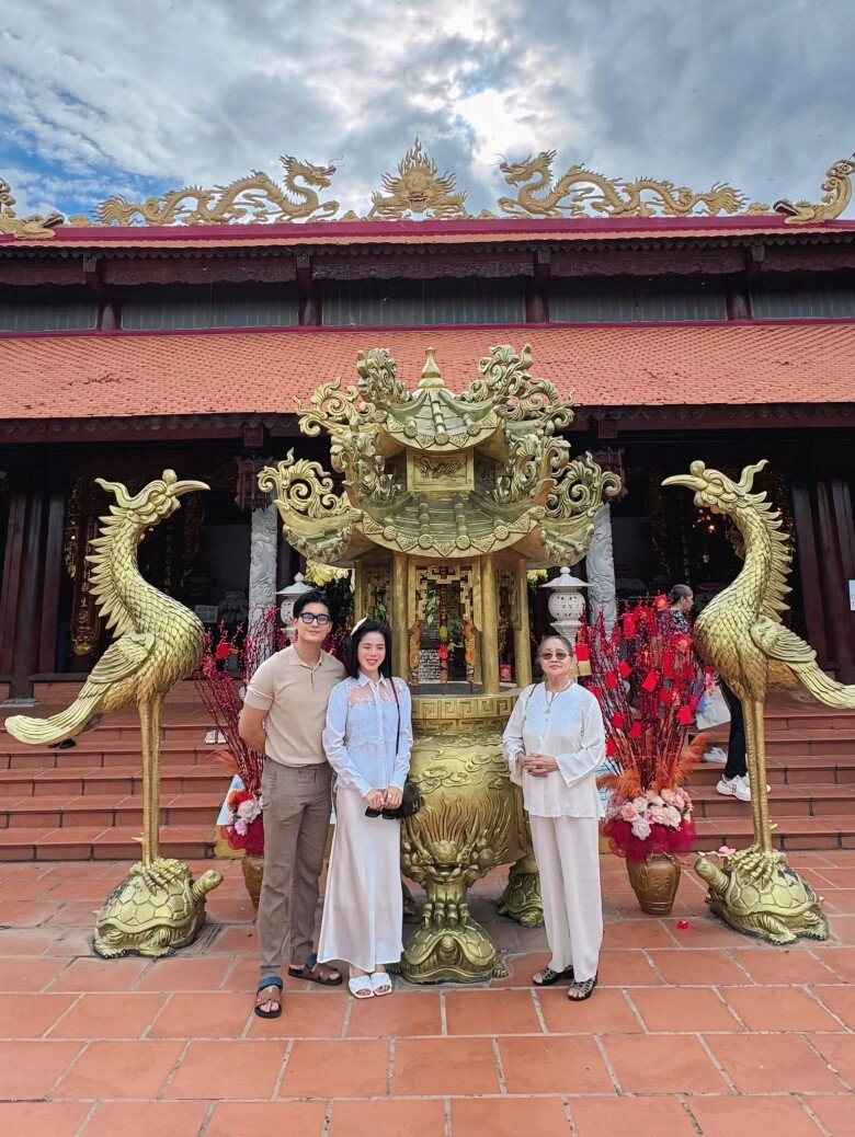 Rộ hình ảnh lệ quyên dẫn lâm bảo châu đi lựa nhà tiền tỷ mỗi lần xuất hiện đều phủ kim cương đầy người - 18