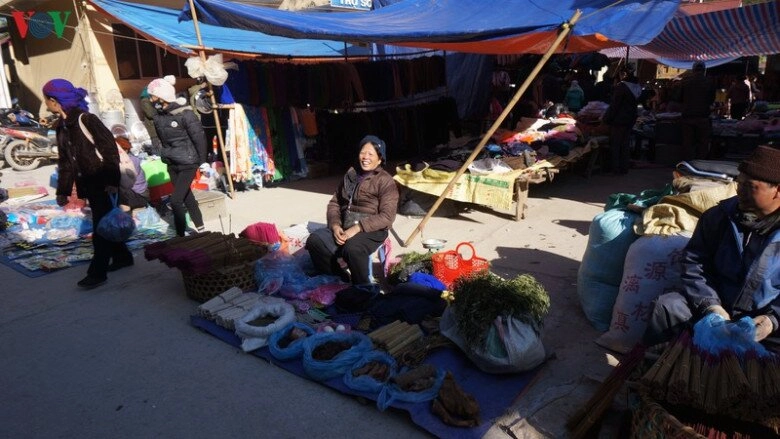 săn sản vật độc lạ ở phiên chợ cao bằng người mua người bán đều vui vẻ vì một lý do - 1