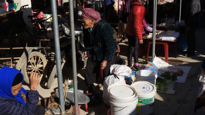 săn sản vật độc lạ ở phiên chợ cao bằng người mua người bán đều vui vẻ vì một lý do - 4