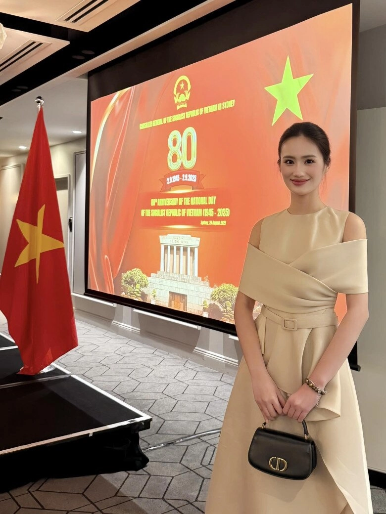 Sang úc du học hoa hậu ý nhi vẫn giật spotlight nhờ item đắt đỏ check giá xong chỉ biết ngả ngửa - 1