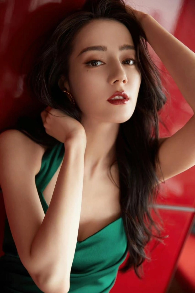 Sao cbiz kiệt sức vì quay phim triệu lộ tư gầy trơ xương không thể đi lại triệu lệ dĩnh lệch xương sống - 4