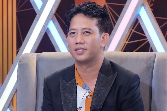 Sao nam có mẹ làm lao công từng đi bán vé số mưu sinh nay khóc mong con phát triển bình thường - 3
