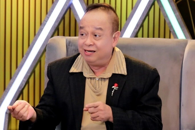 Sao nam có mẹ làm lao công từng đi bán vé số mưu sinh nay khóc mong con phát triển bình thường - 4
