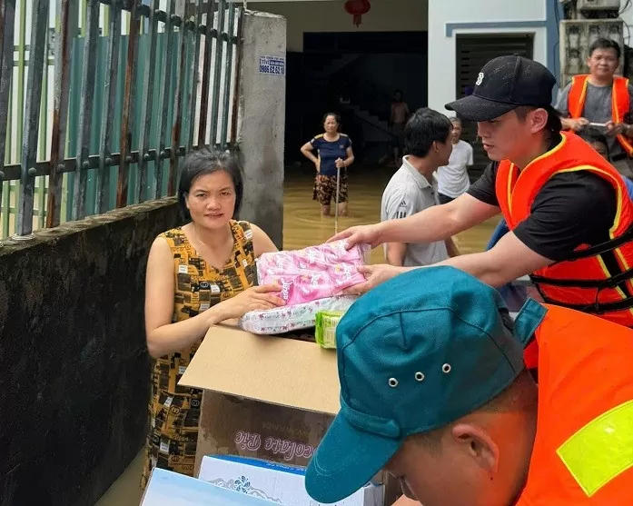 Sao việt 24h anh chồng đỗ mỹ linh chia sẻ cách dạy con của bố đơn thân 2 cháu bầu hiển học xuất sắc từ nhỏ - 13