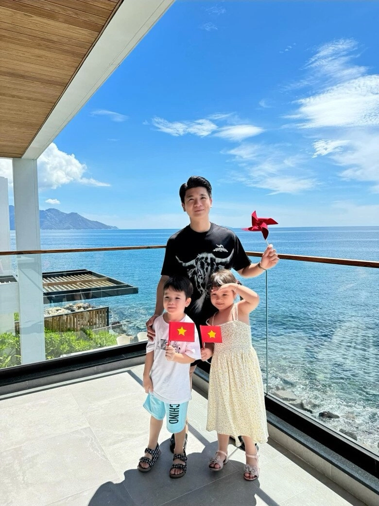 Sao việt 24h anh chồng đỗ mỹ linh khoe con trai tài giỏi đạt hạng nhất trong lớp và giao tiếp 100 bằng tiếng anh - 4