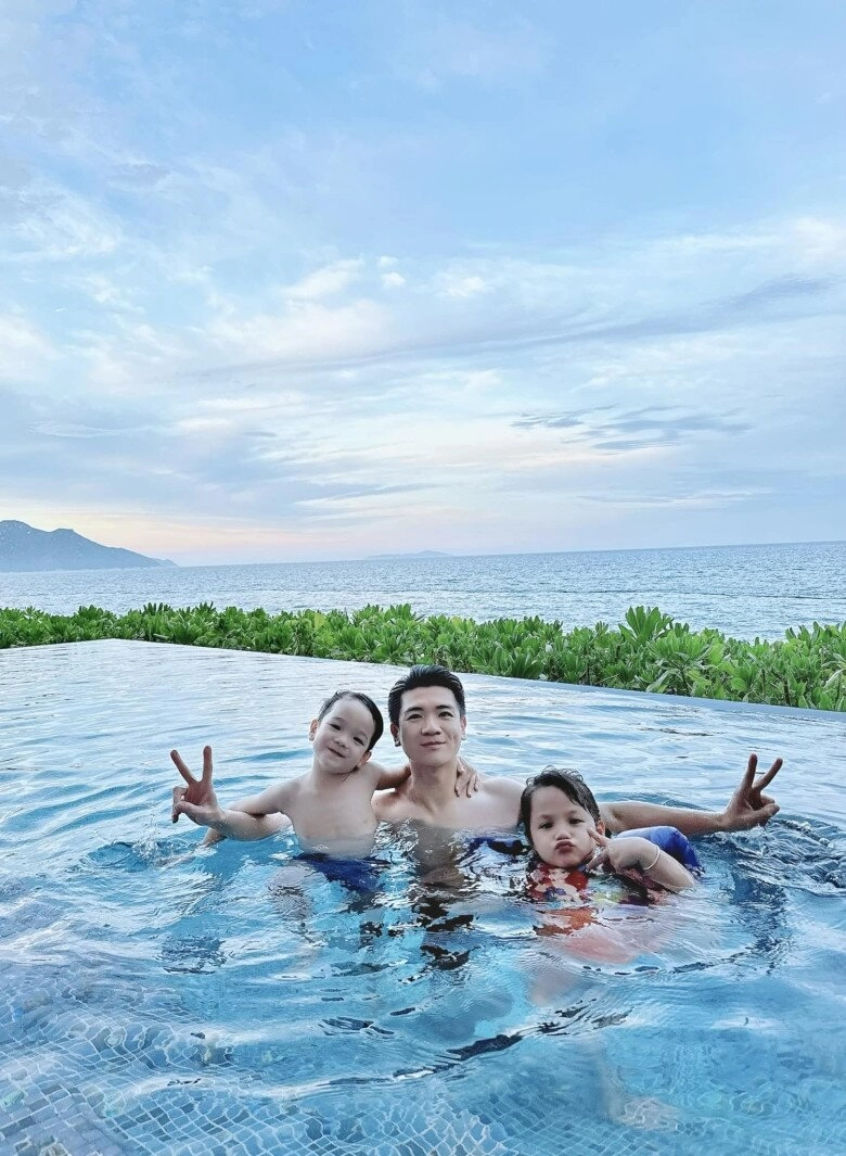 Sao việt 24h anh chồng đỗ mỹ linh khoe con trai tài giỏi đạt hạng nhất trong lớp và giao tiếp 100 bằng tiếng anh - 5