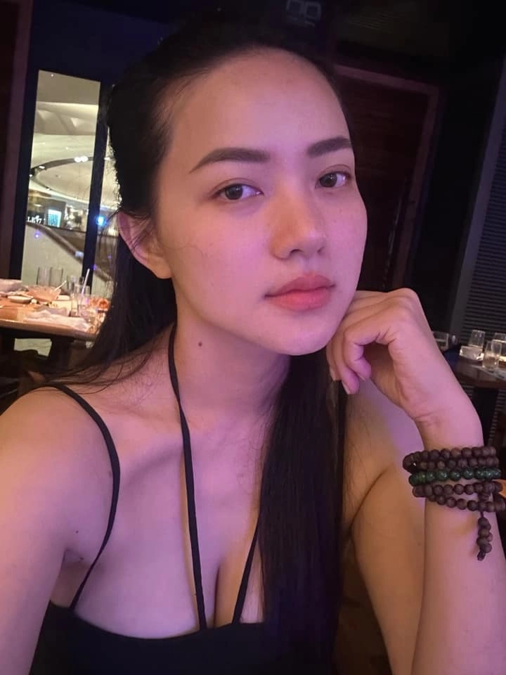 Sao việt 24h chồng chủ tịch của đỗ mỹ linh đích thân đỡ nguyễn xuân son trên máy bay nàng hậu về cùng các cầu thủ - 8
