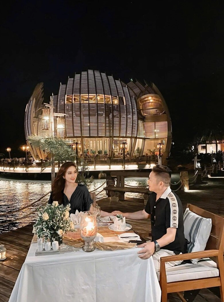 Sao việt 24h chồng đỗ mỹ linh bỏ về một mình không đợi vợ khi thua bóng đá nàng hậu lật đật chạy theo sau - 5