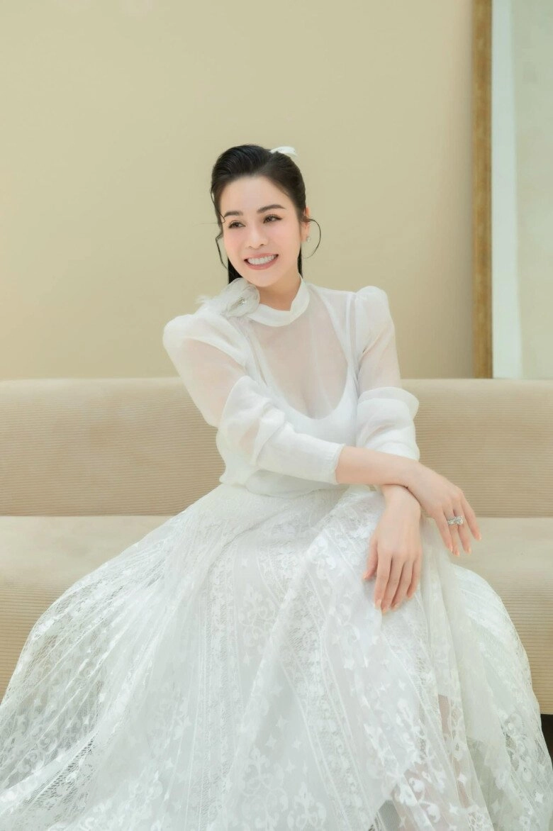 Sao việt 24h con gái út khánh thi mới biết đi đã được bố mẹ cho ra phòng tập nhảy dáng chuẩn con nhà nòi - 12