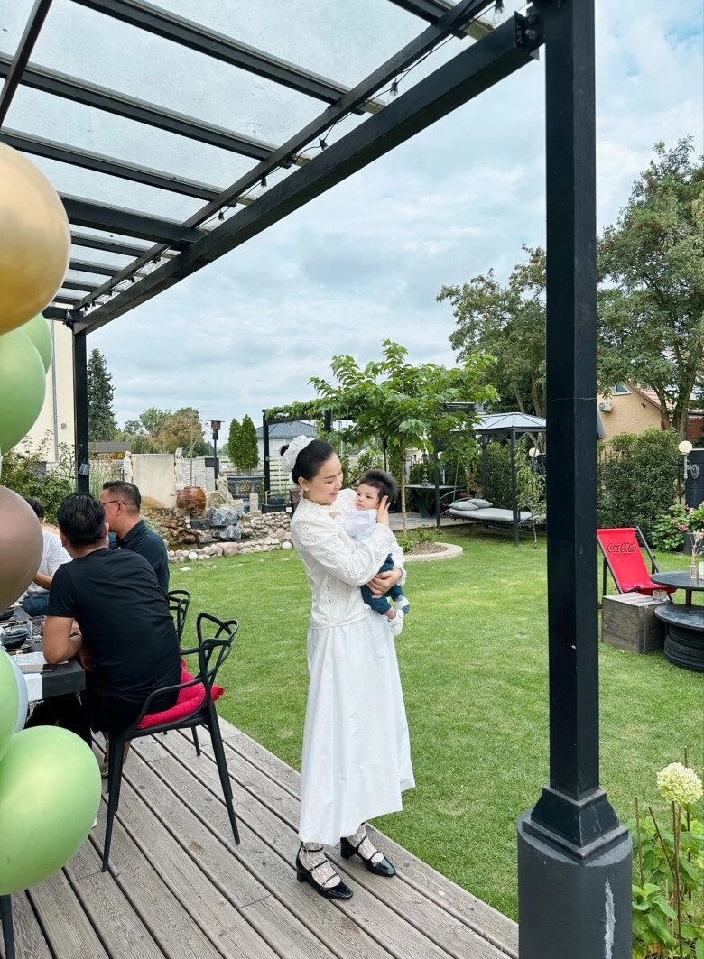 Sao việt 24h con trai 2 quốc tịch của quỳnh thư đẹp ngang lai tây 2 tuần tuổi đã cứng cáp như trẻ 2 tháng - 5