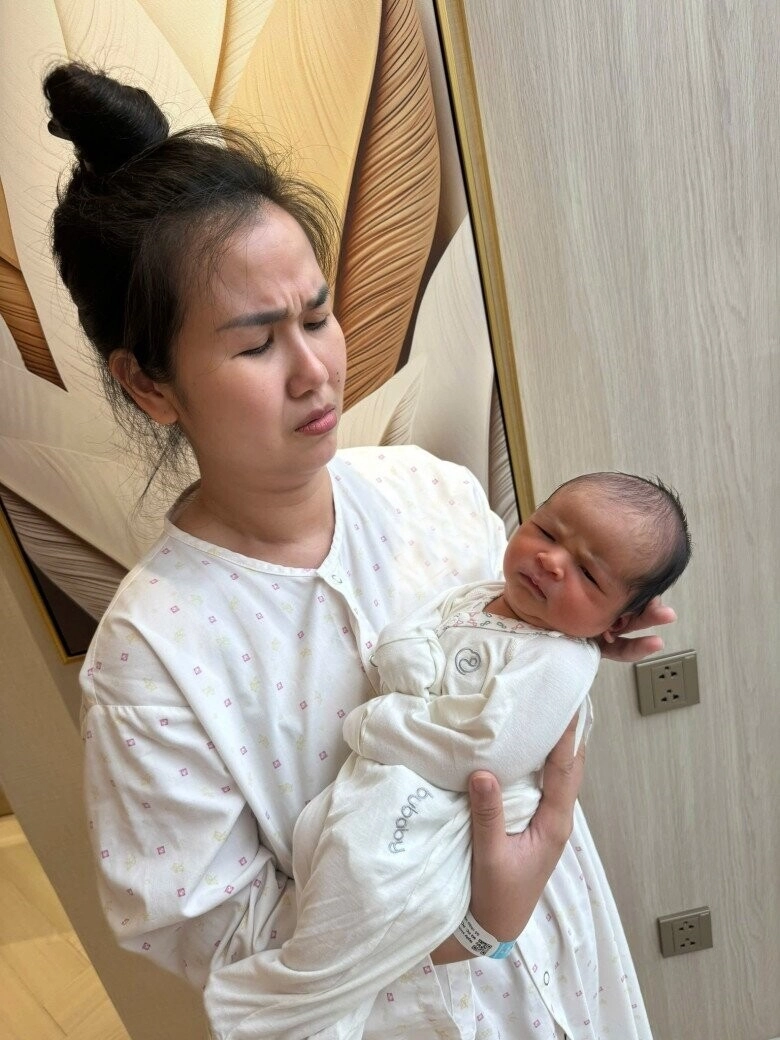 Sao việt 24h con trai lai ấn của võ hạ trâm được mẹ mua cho đồ chơi mới nhưng mặt vẫn khó đăm đăm - 5