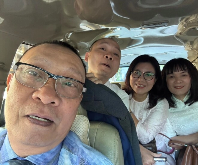 Sao việt 24h con trai nhà báo lại văn sâm gọi bố là anh yêu tùng dương nhận xét giống nhau y hệt - 1