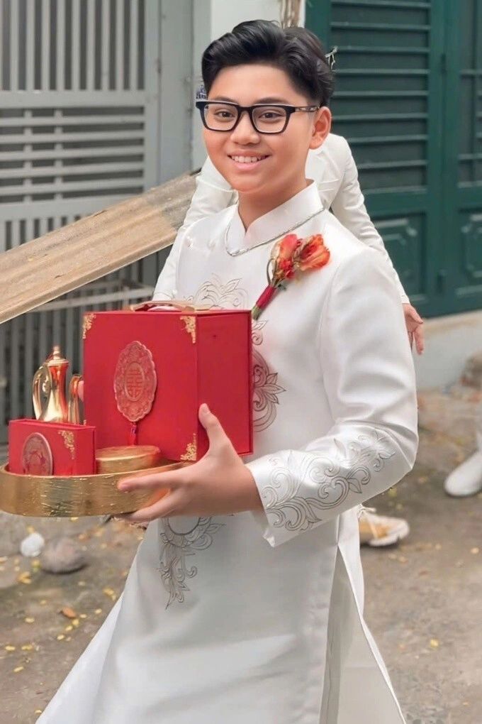 Sao việt 24h con trai riêng của chồng hoa hậu khánh vân điển trai như tài tử được mẹ ruột khen ngợi hết lời - 2